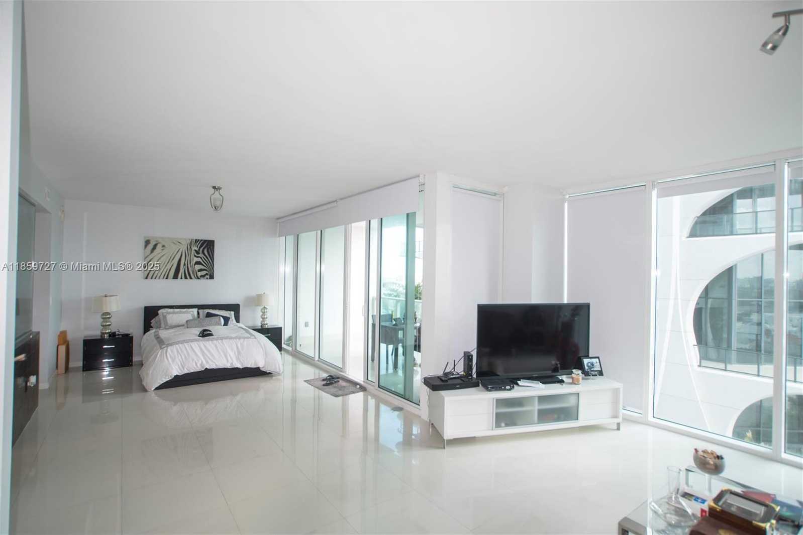 Small Image of 1040 BISCAYNE BLVD #1108, Miami Number 7