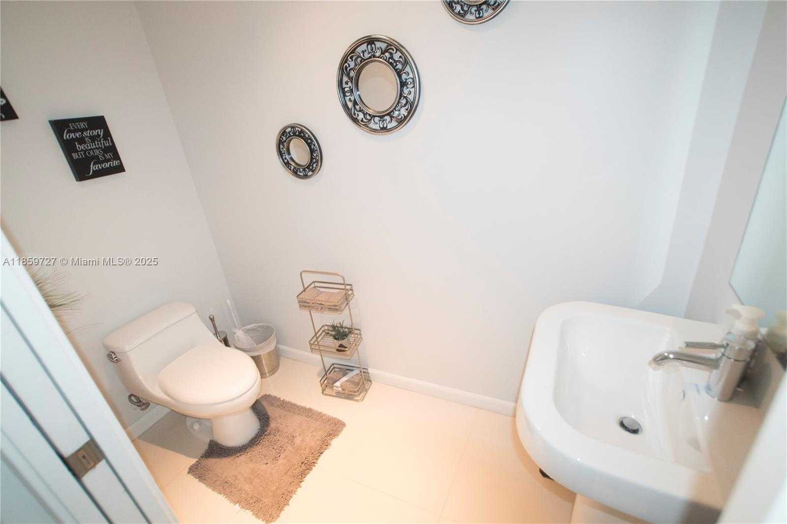 Small Image of 1040 BISCAYNE BLVD #1108, Miami Number 8