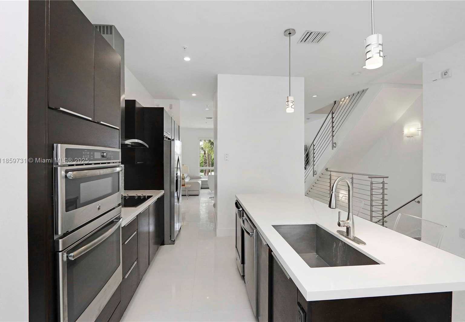 Small Image of 10541 NORTH WEST 66TH ST #10541, Doral Number 15
