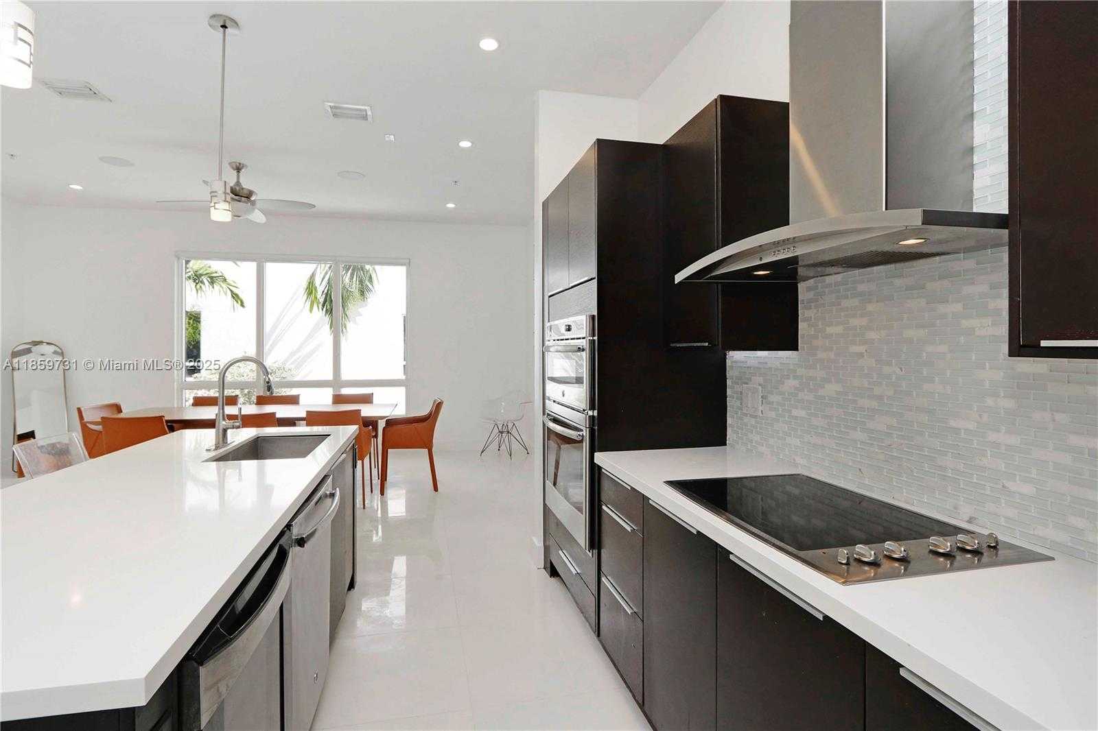 Small Image of 10541 NORTH WEST 66TH ST #10541, Doral Number 16