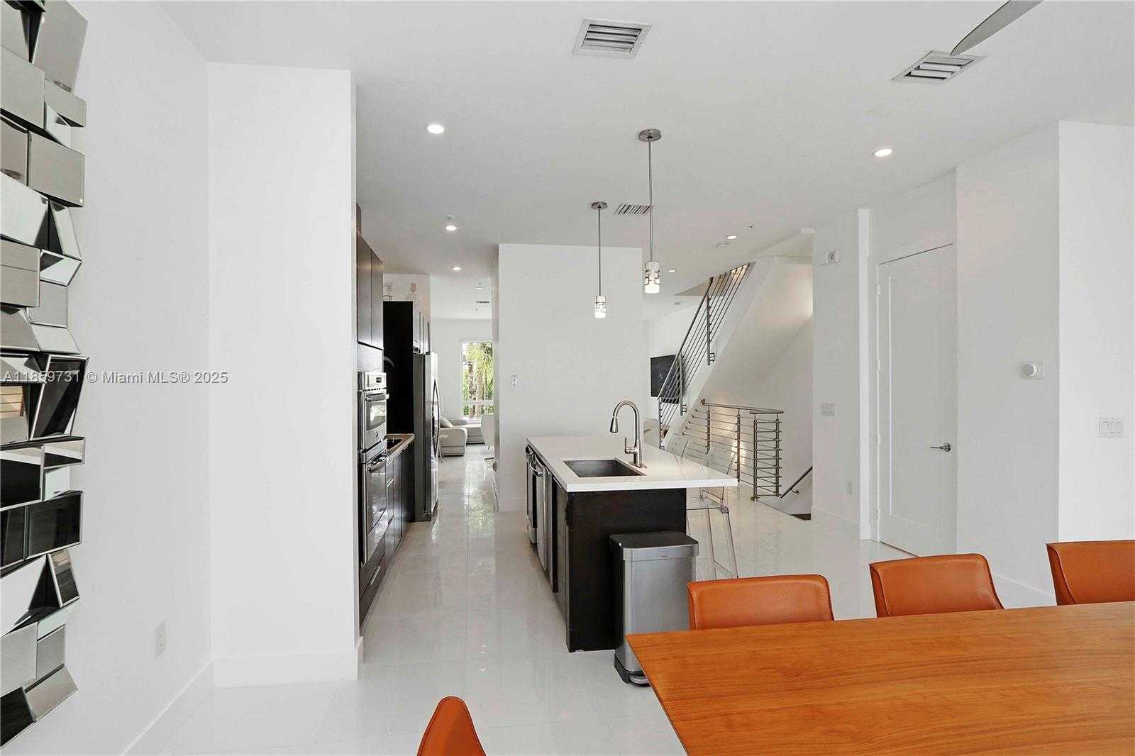 Small Image of 10541 NORTH WEST 66TH ST #10541, Doral Number 19