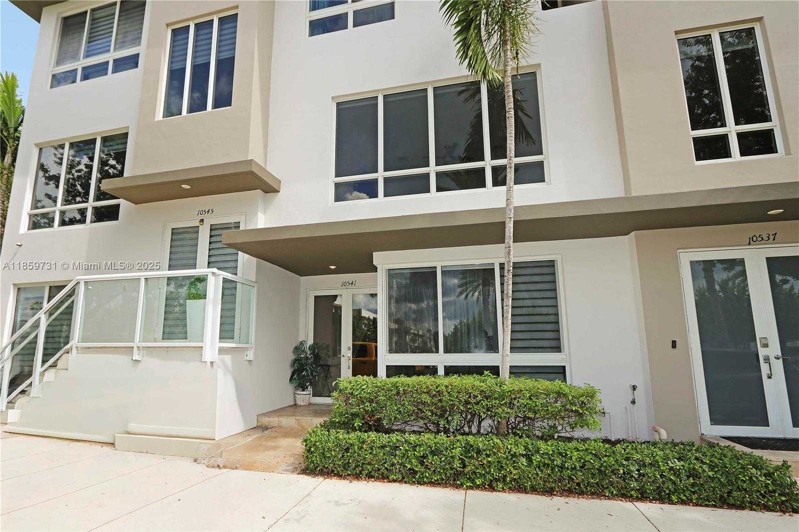 Small Image of 10541 NORTH WEST 66TH ST #10541, Doral Number 2