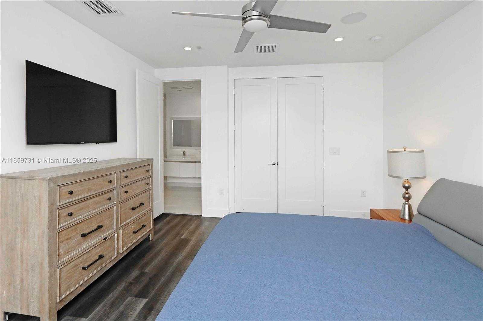 Small Image of 10541 NORTH WEST 66TH ST #10541, Doral Number 22