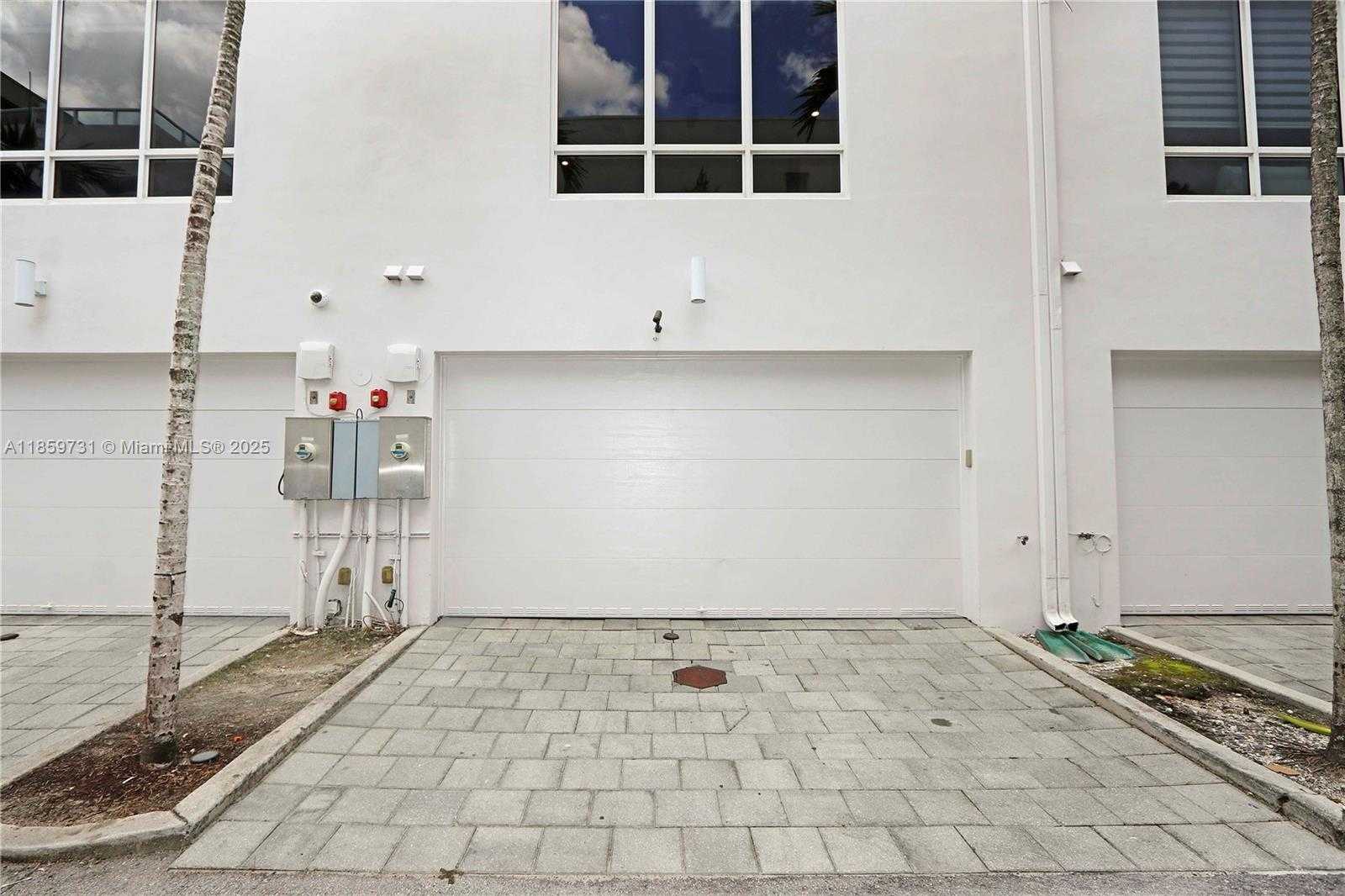 Small Image of 10541 NORTH WEST 66TH ST #10541, Doral Number 33