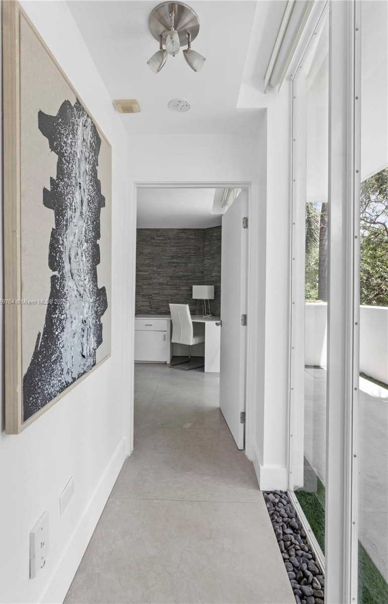 Small Image of 1428 WEST AVE #203, Miami Beach Number 11