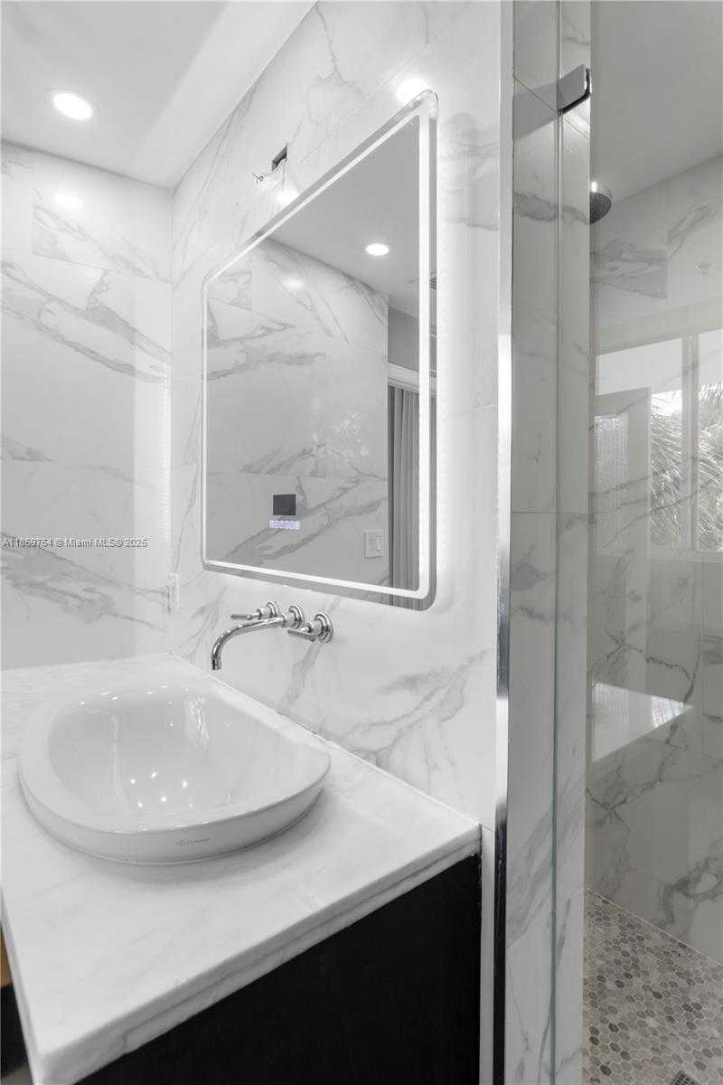 Small Image of 1428 WEST AVE #203, Miami Beach Number 23