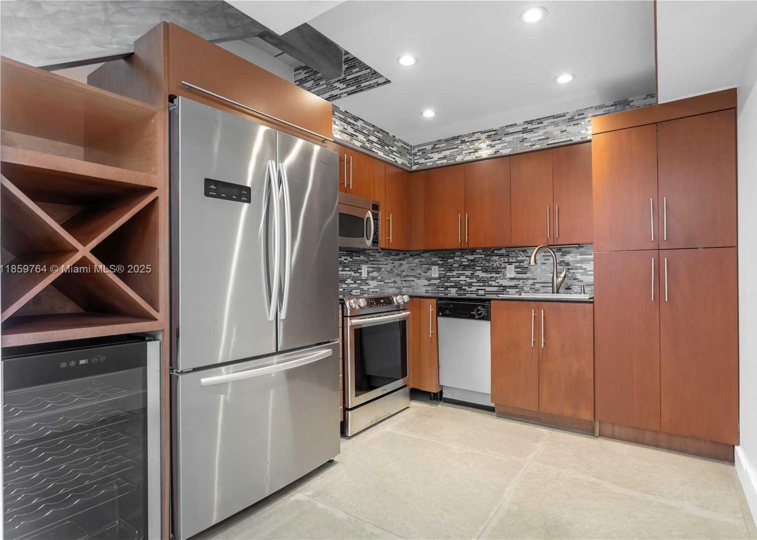 Small Image of 1428 WEST AVE #203, Miami Beach Number 9
