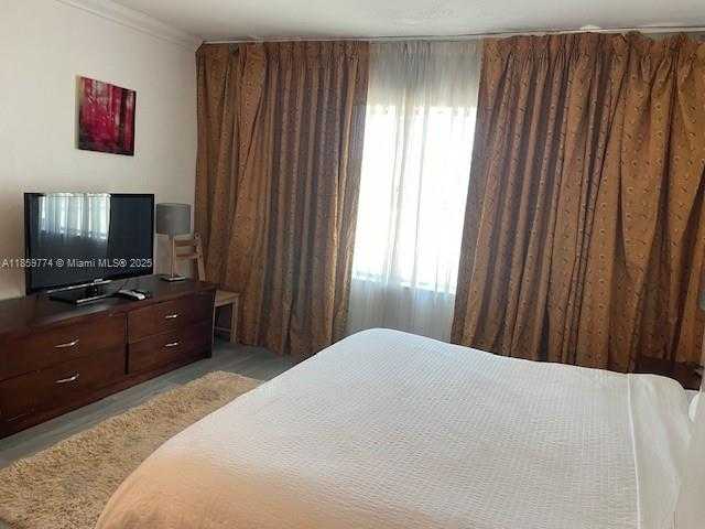 Small Image of 6345 COLLINS AVE #437, Miami Beach Number 10
