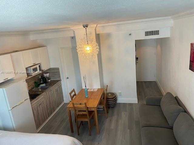 Small Image of 6345 COLLINS AVE #437, Miami Beach Number 3