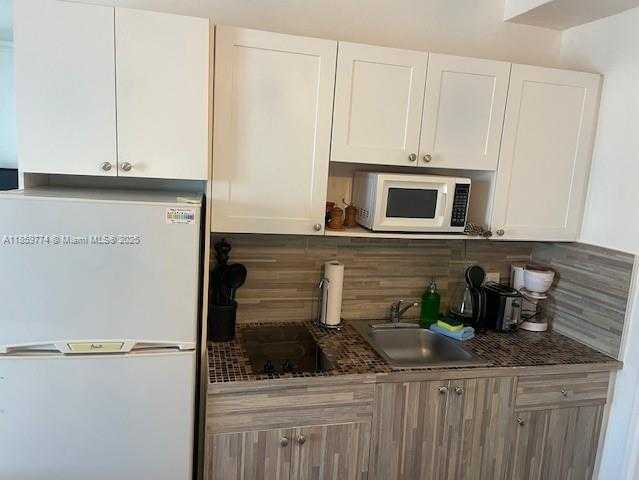 Small Image of 6345 COLLINS AVE #437, Miami Beach Number 5