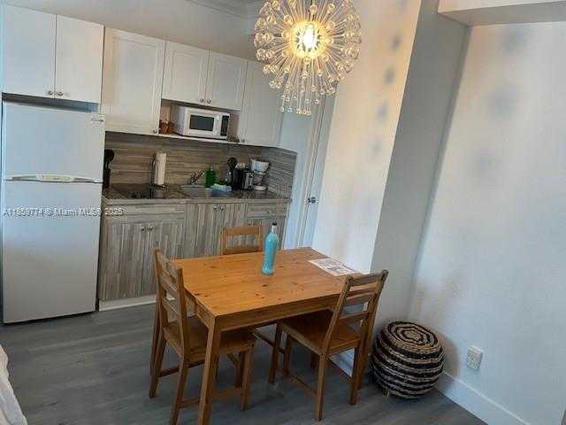 Small Image of 6345 COLLINS AVE #437, Miami Beach Number 7