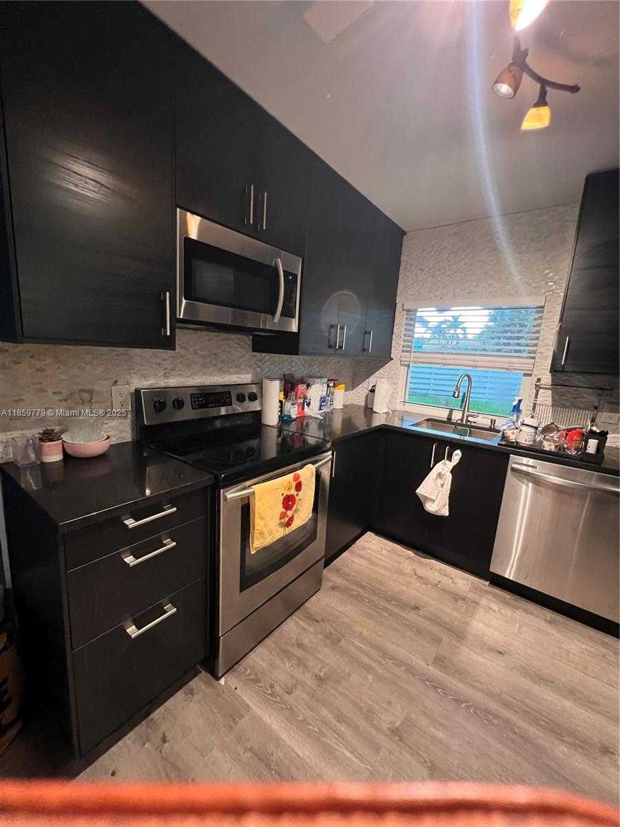 Small Image of 14574 SOUTH WEST 142ND CT CIR S, Miami Number 3
