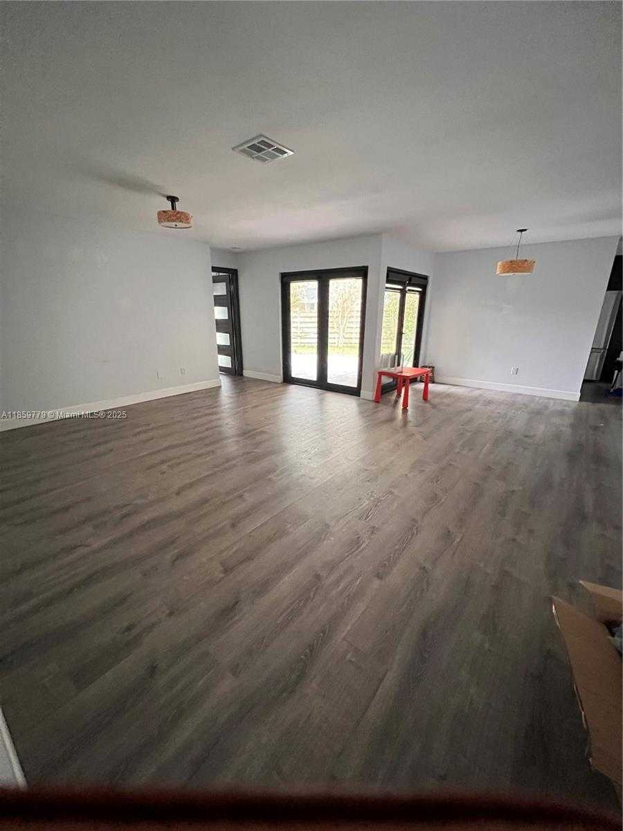 Small Image of 14574 SOUTH WEST 142ND CT CIR S, Miami Number 4