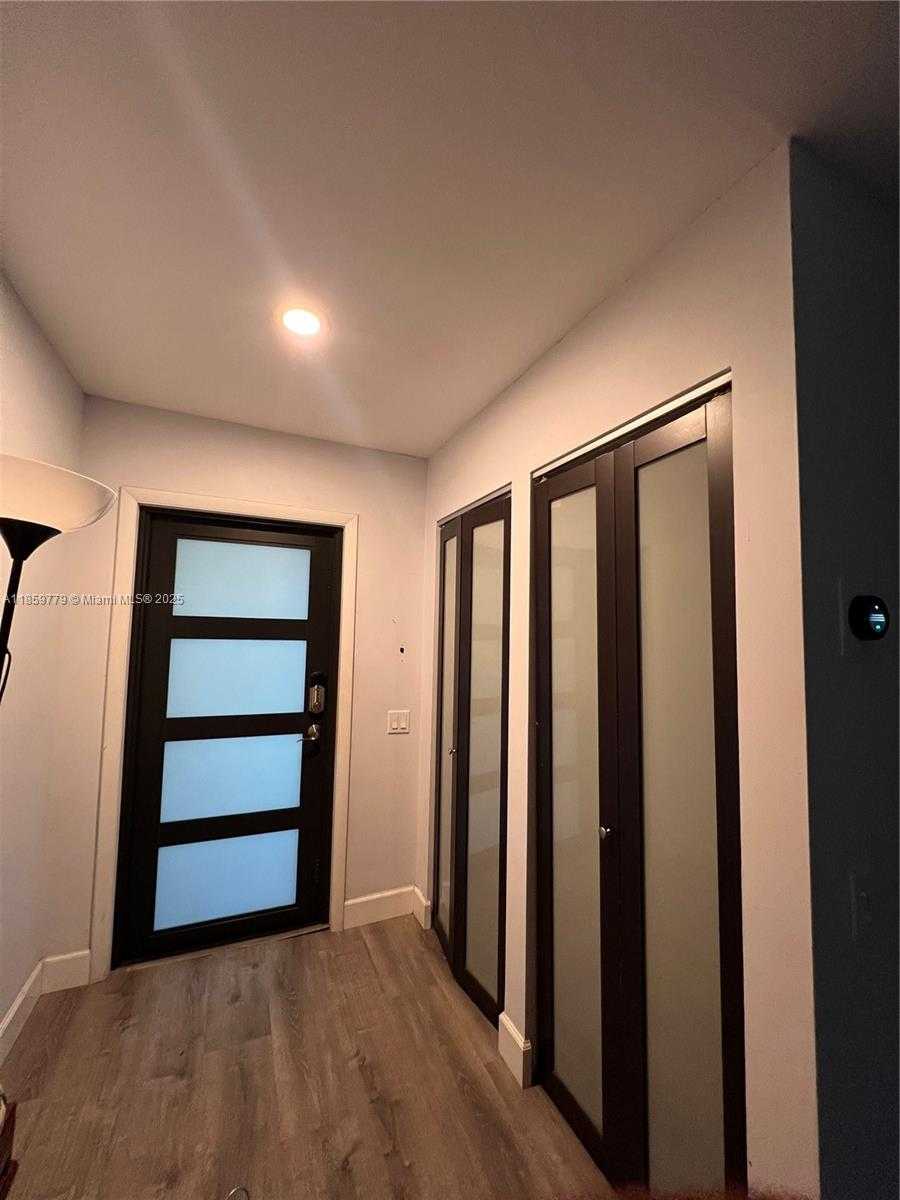 Small Image of 14574 SOUTH WEST 142ND CT CIR S, Miami Number 6