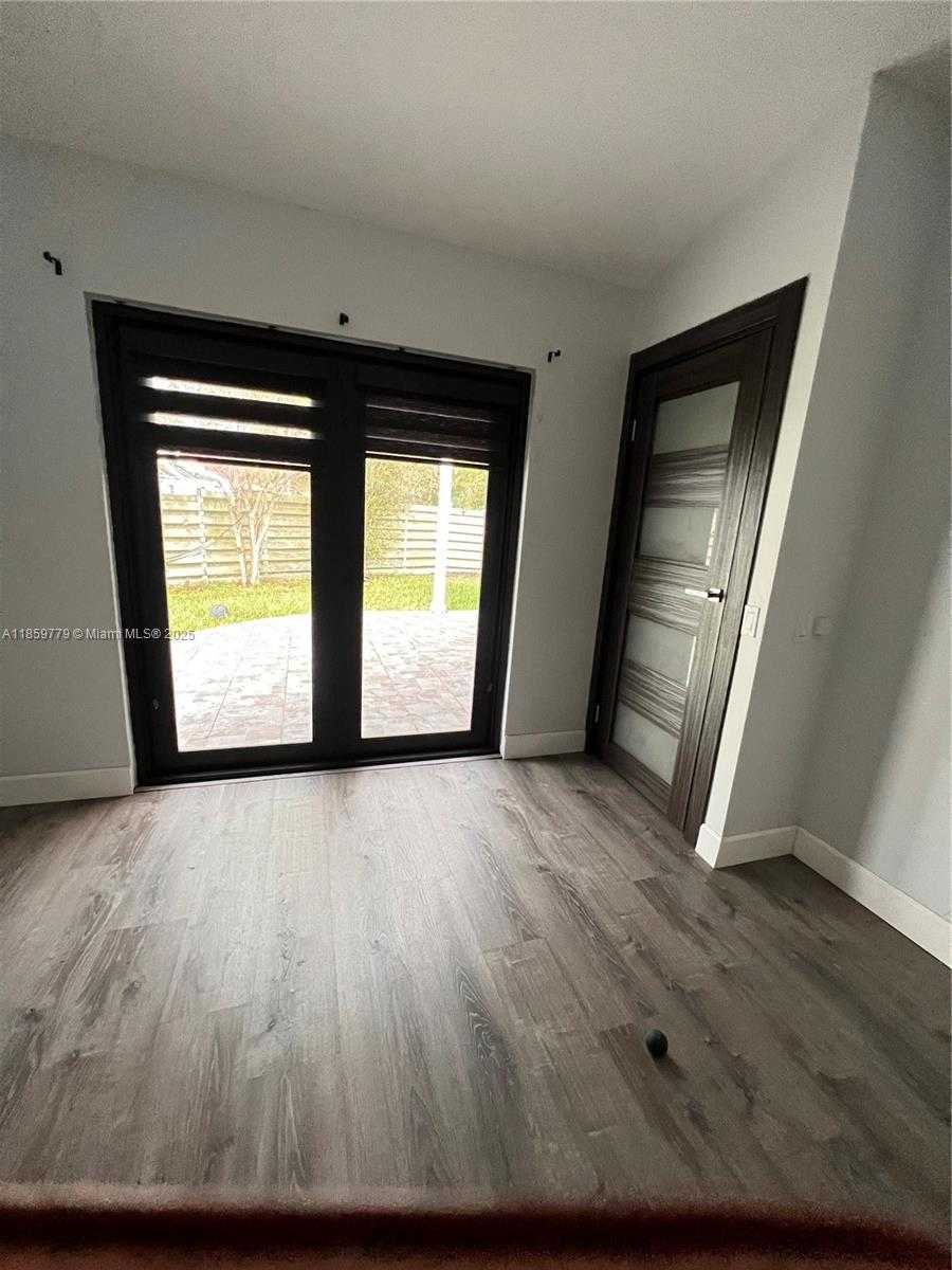 Small Image of 14574 SOUTH WEST 142ND CT CIR S, Miami Number 7