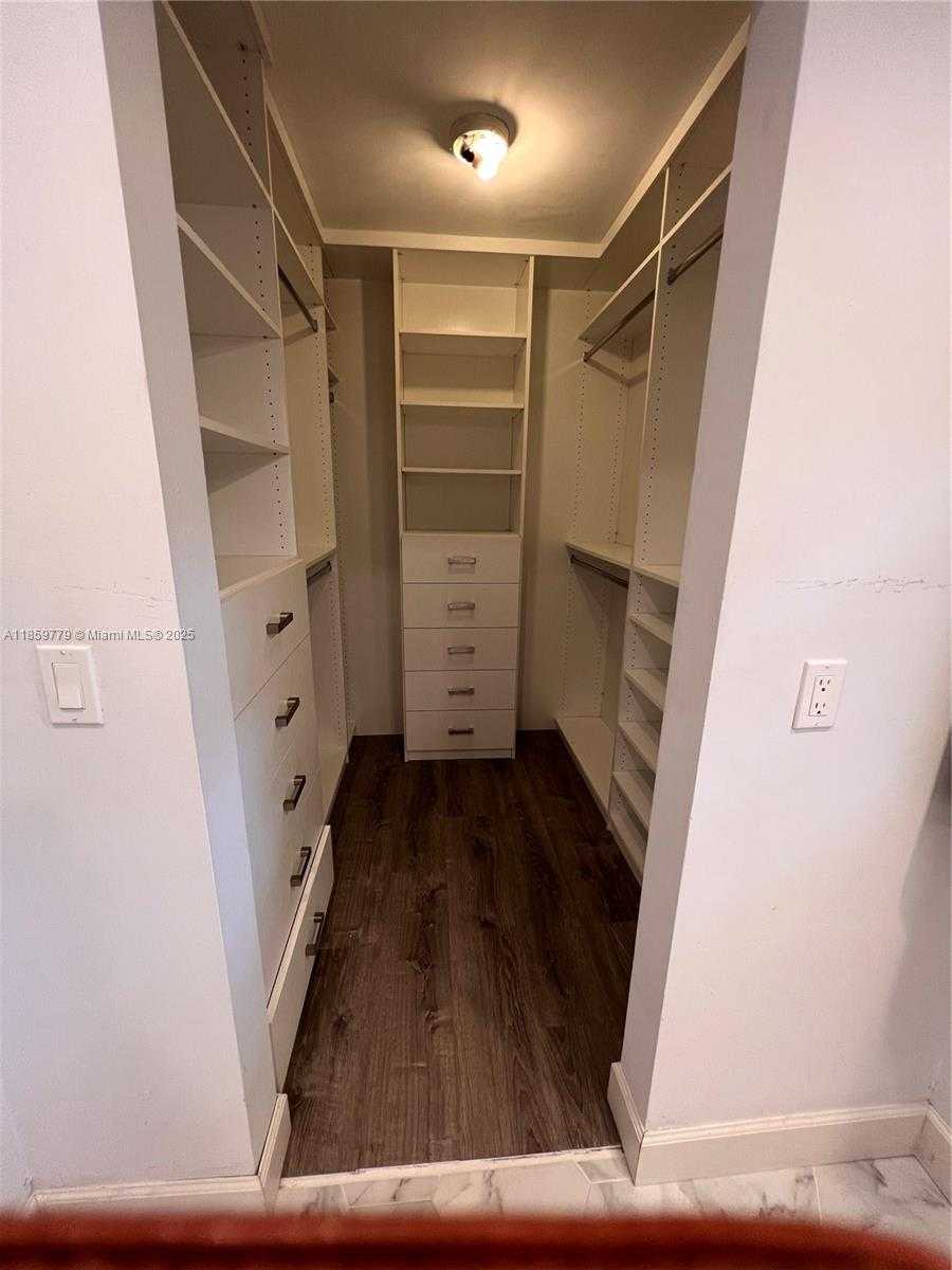 Small Image of 14574 SOUTH WEST 142ND CT CIR S, Miami Number 9