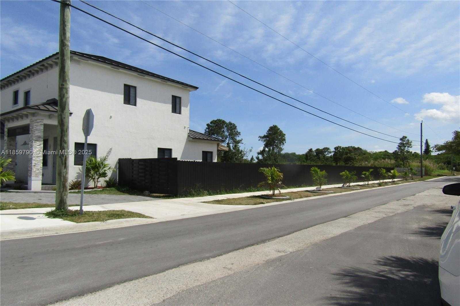 Small Image of 11998 SOUTH WEST 232ND ST #-, Miami Number 2