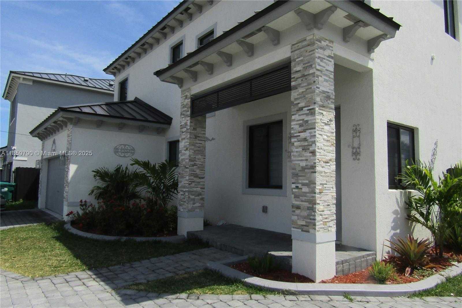 Small Image of 11998 SOUTH WEST 232ND ST #-, Miami Number 25