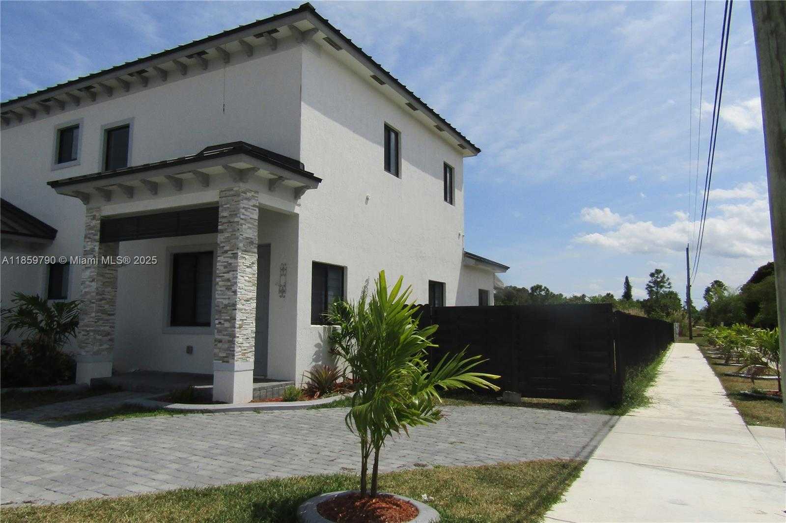 Small Image of 11998 SOUTH WEST 232ND ST #-, Miami Number 26