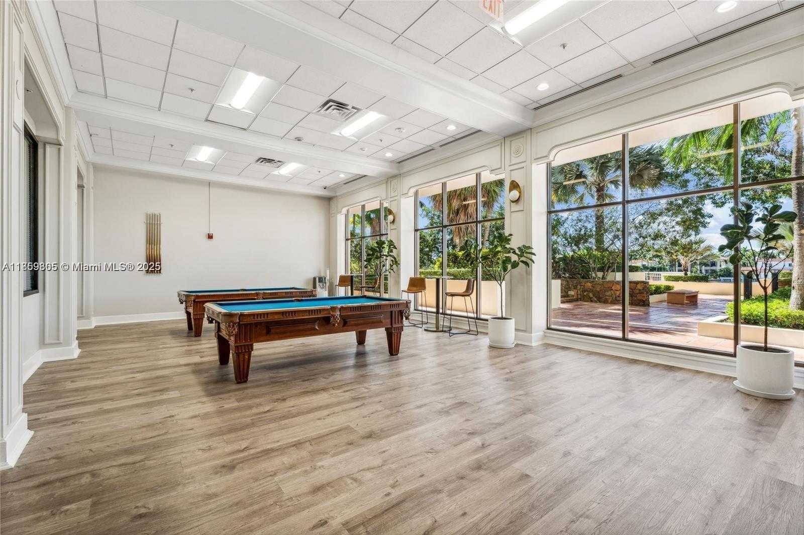 Small Image of 5600 COLLINS AVE #12H, Miami Beach Number 17