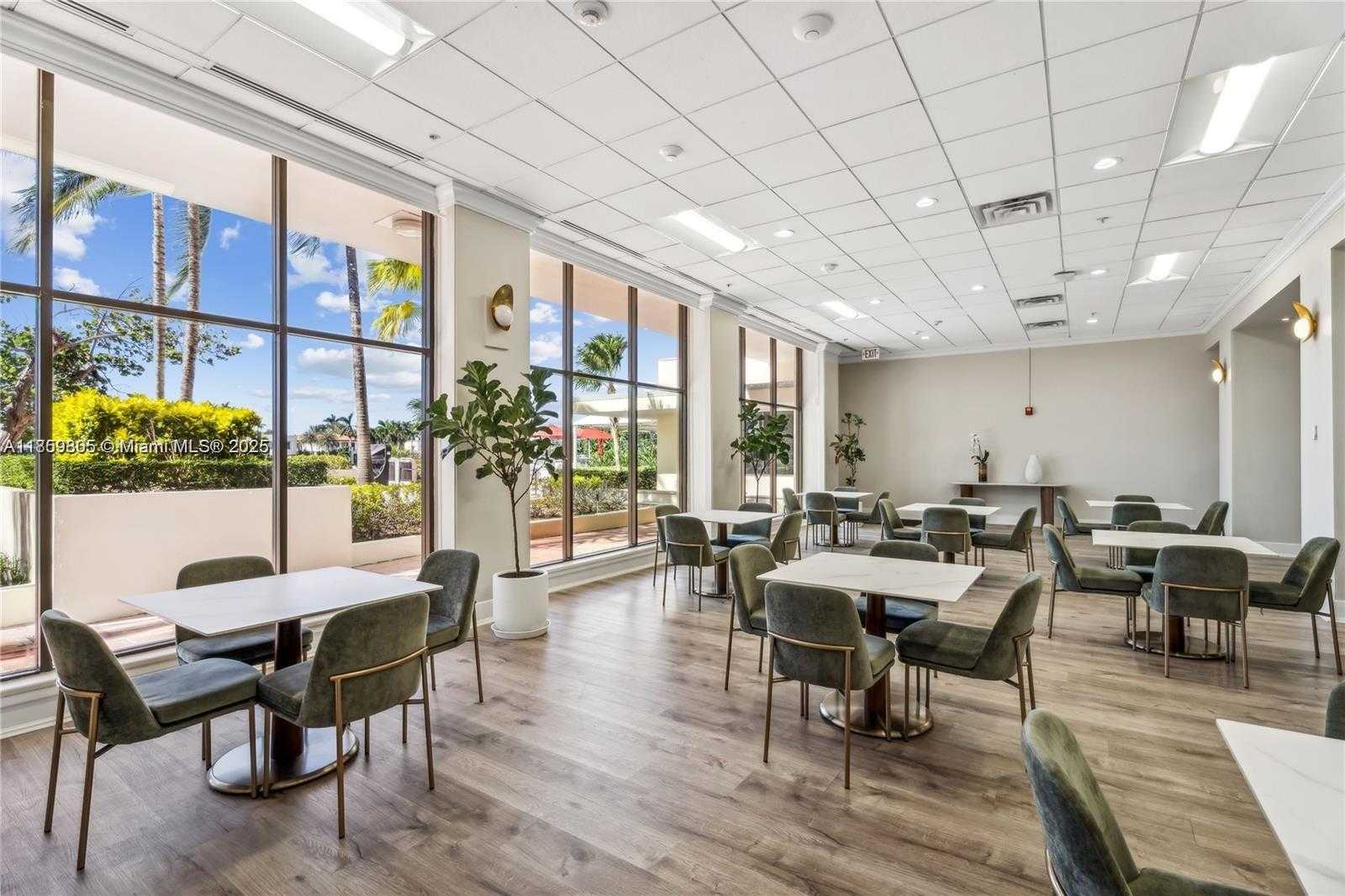 Small Image of 5600 COLLINS AVE #12H, Miami Beach Number 18