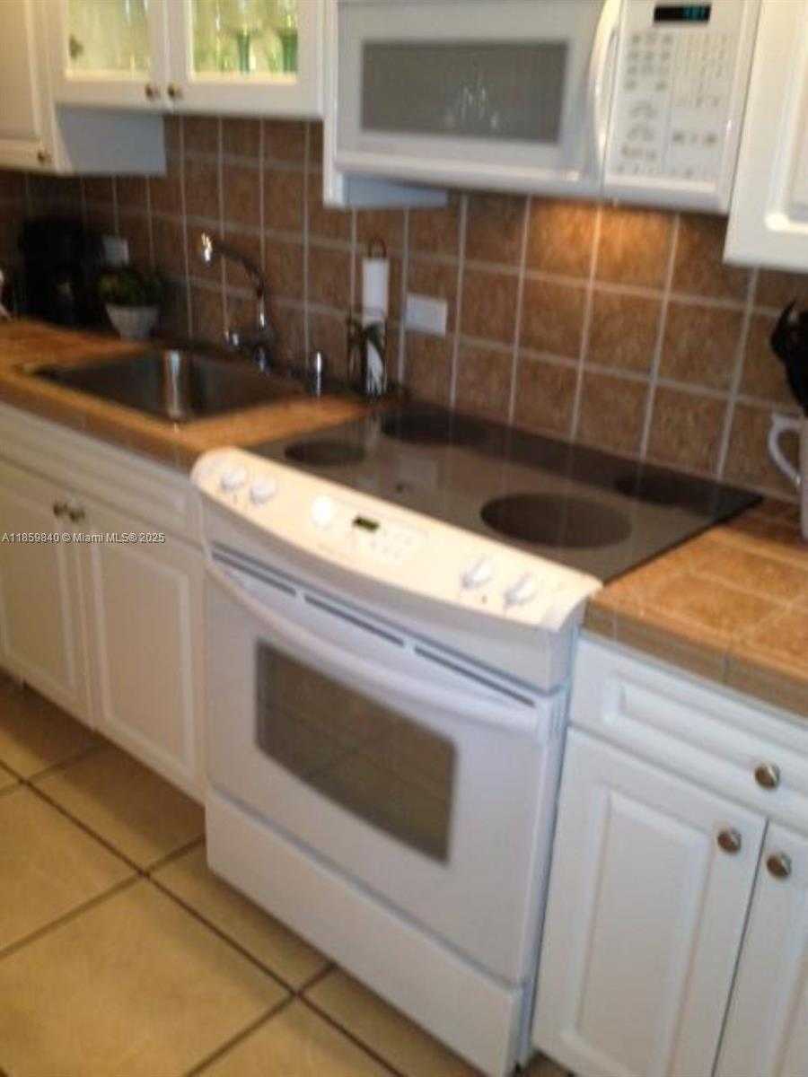 Small Image of 5313 COLLINS AV #710, Miami Beach Number 10