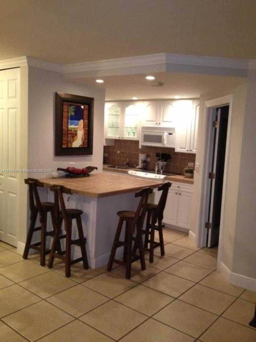Small Image of 5313 COLLINS AV #710, Miami Beach Number 12
