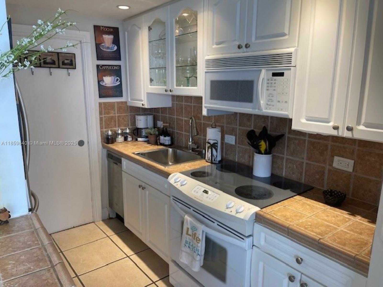 Small Image of 5313 COLLINS AV #710, Miami Beach Number 3