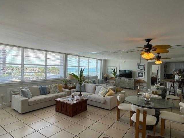 Small Image of 5313 COLLINS AV #710, Miami Beach Number 4