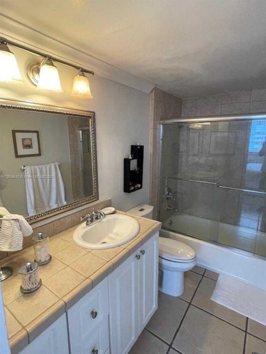 Small Image of 5313 COLLINS AV #710, Miami Beach Number 7