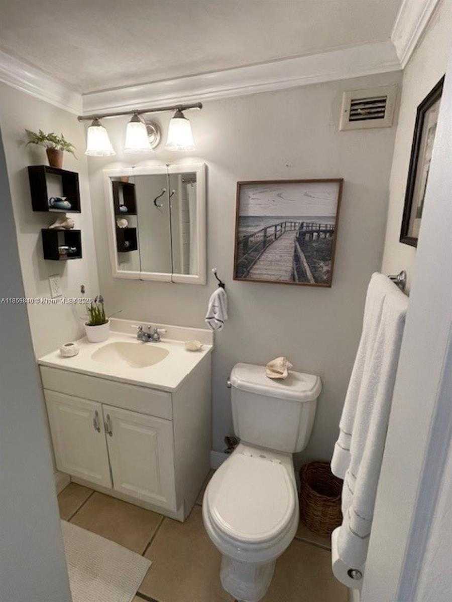 Small Image of 5313 COLLINS AV #710, Miami Beach Number 8