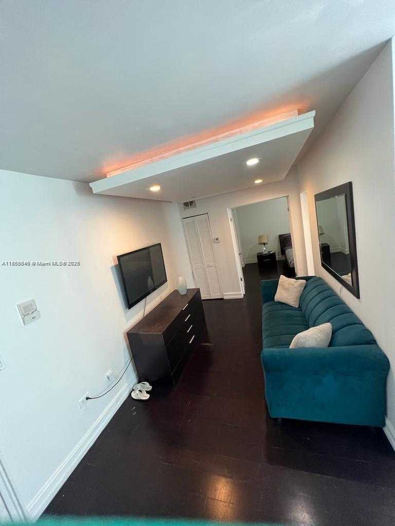 Small Image of 1555 PENNSYLVANIA #107, Miami Beach Number 2