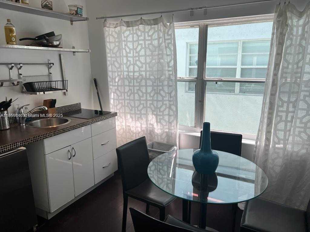 Small Image of 1555 PENNSYLVANIA #107, Miami Beach Number 6