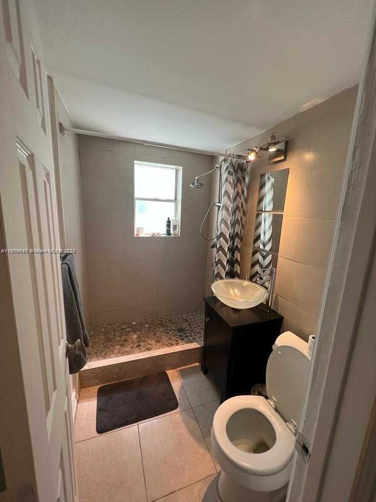 Small Image of 1555 PENNSYLVANIA #107, Miami Beach Number 7