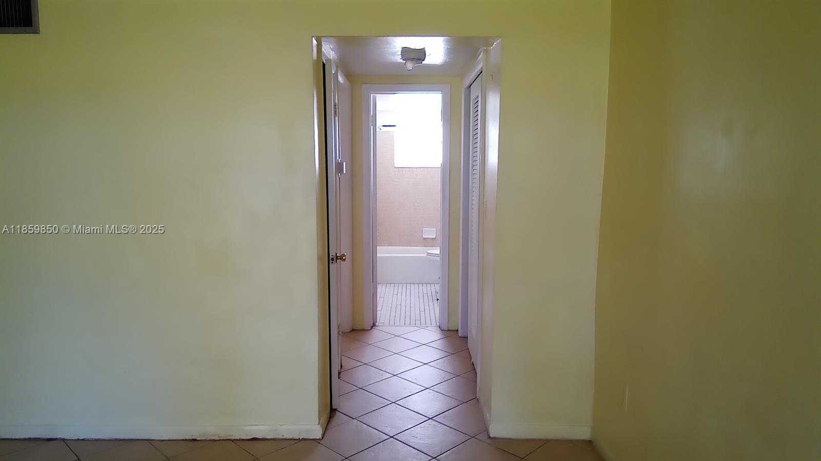 Small Image of 1826 CLEVELAND ST #8, Hollywood Number 5