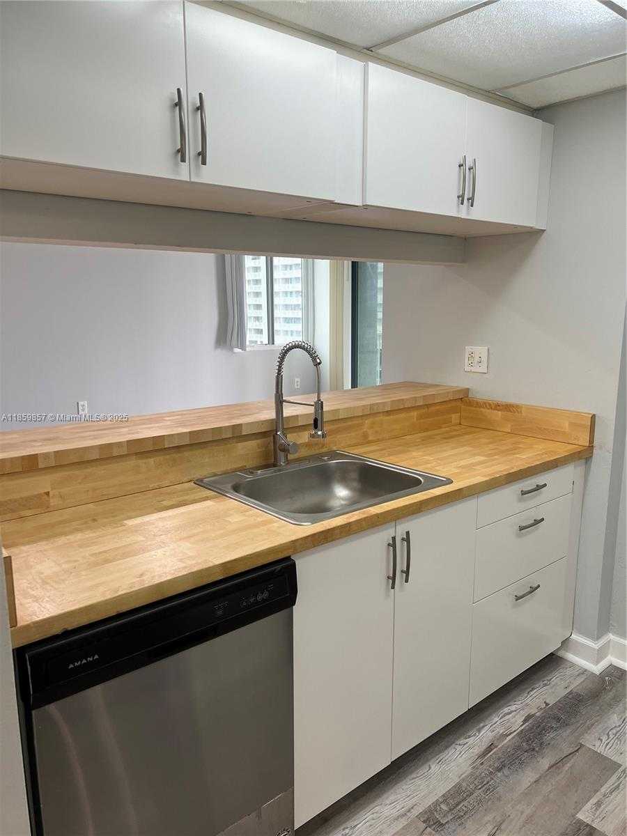 Small Image of 800 NORTH MIAMI AVE #E-909, Miami Number 17