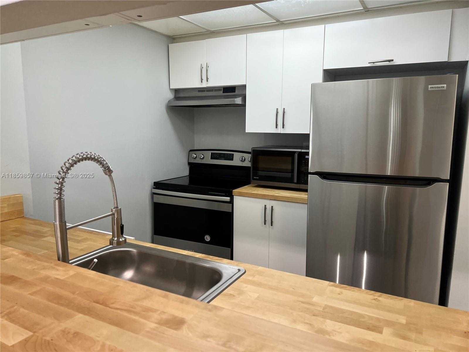 Small Image of 800 NORTH MIAMI AVE #E-909, Miami Number 4