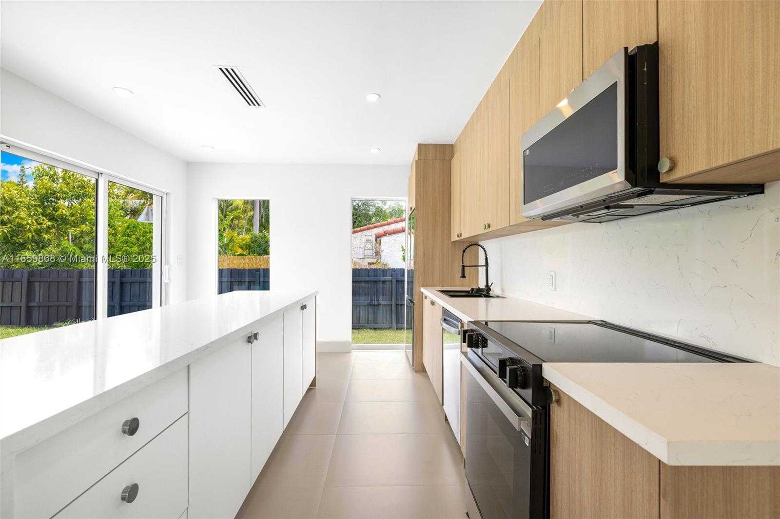 Small Image of 701 NORTH EAST 119TH ST, Biscayne Park Number 12