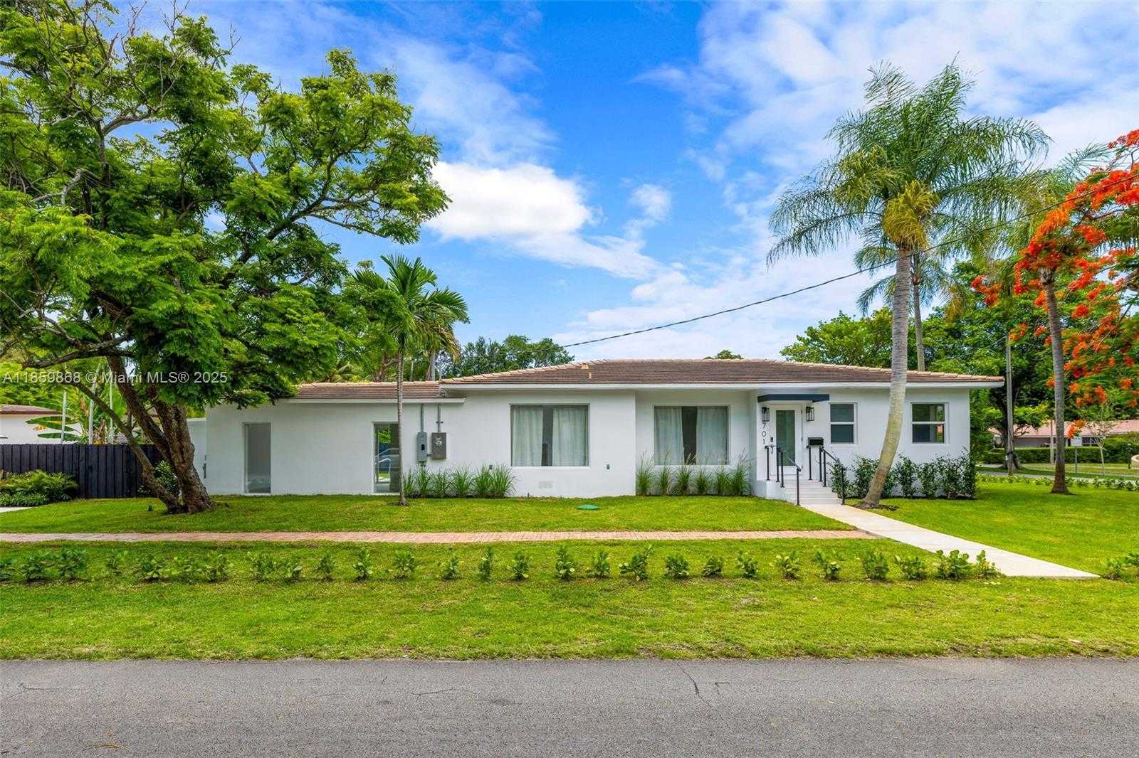 Small Image of 701 NORTH EAST 119TH ST, Biscayne Park Number 2