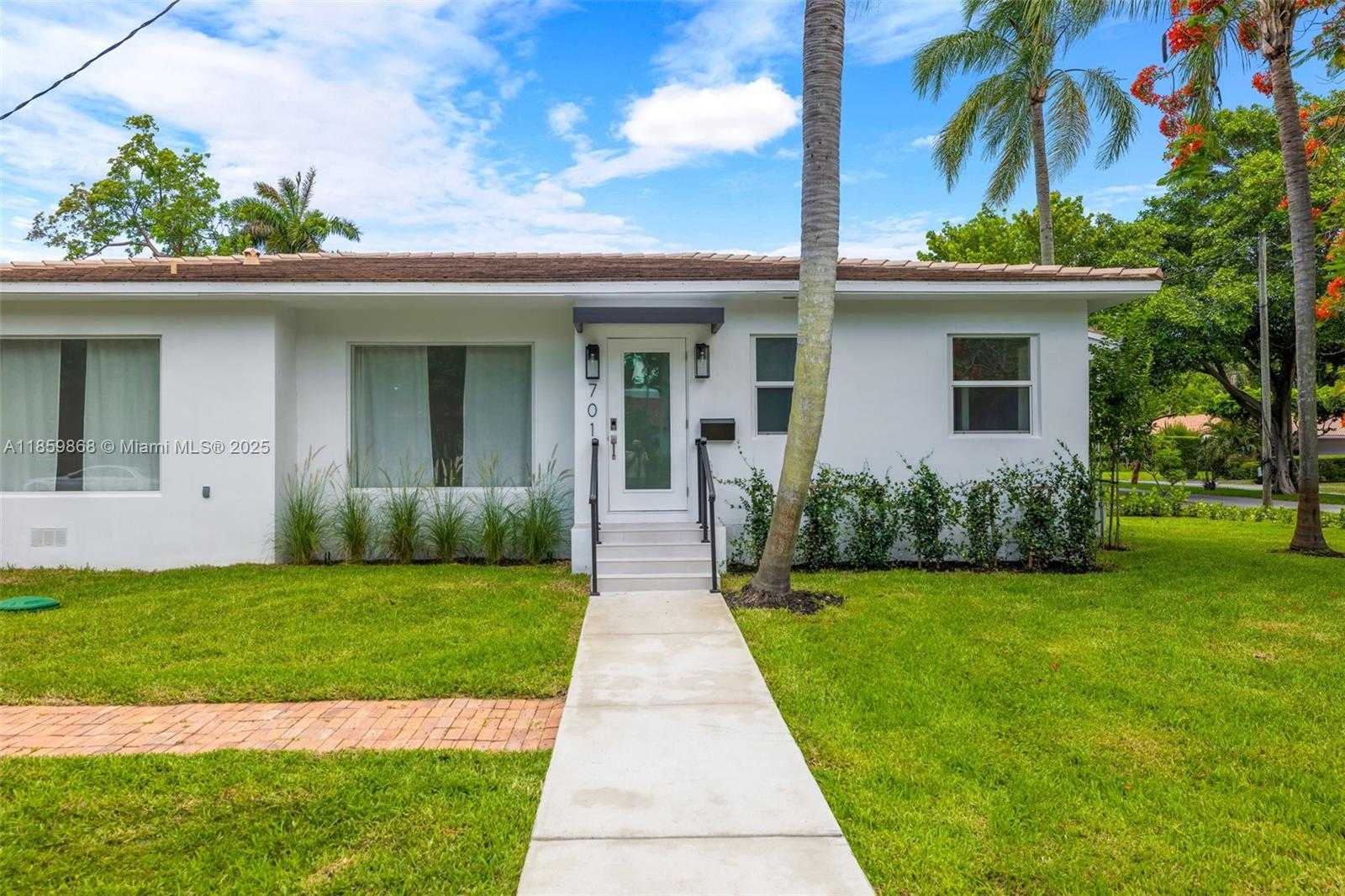 Small Image of 701 NORTH EAST 119TH ST, Biscayne Park Number 3