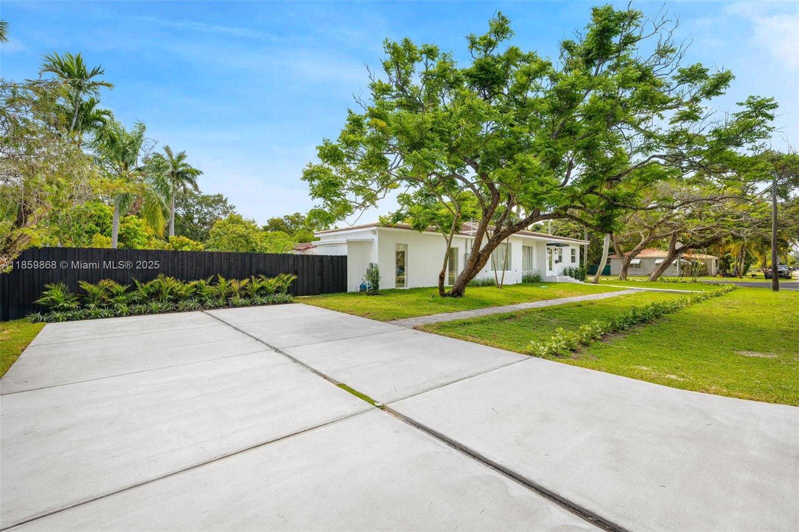 Small Image of 701 NORTH EAST 119TH ST, Biscayne Park Number 5
