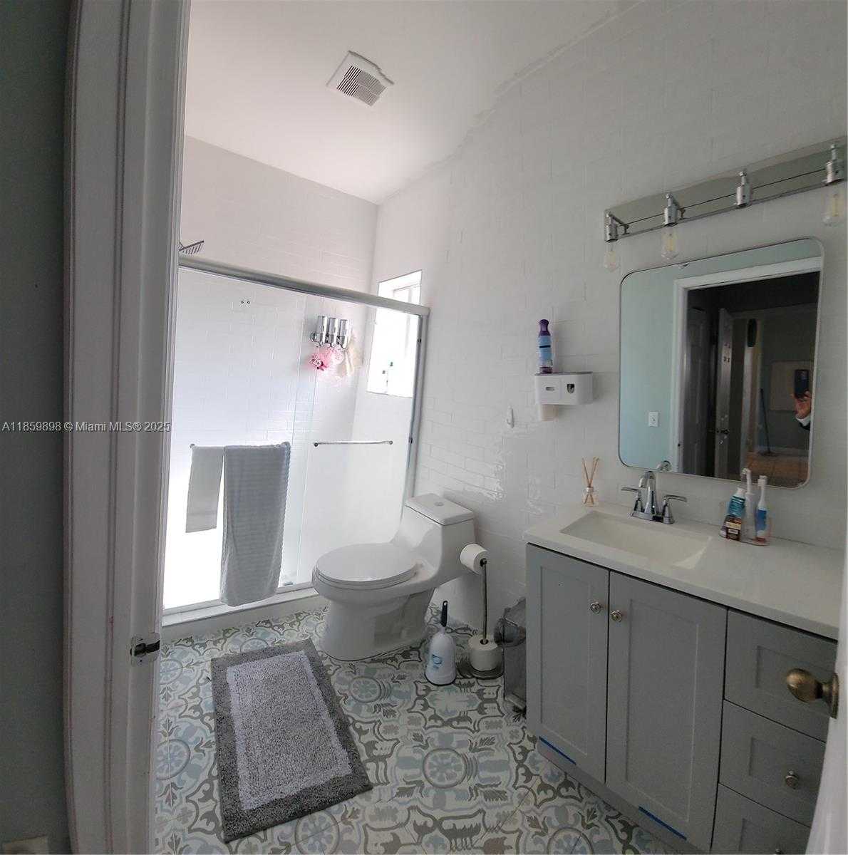 Small Image of 2501 NORTH EAST 41ST TER #1, Homestead Number 20