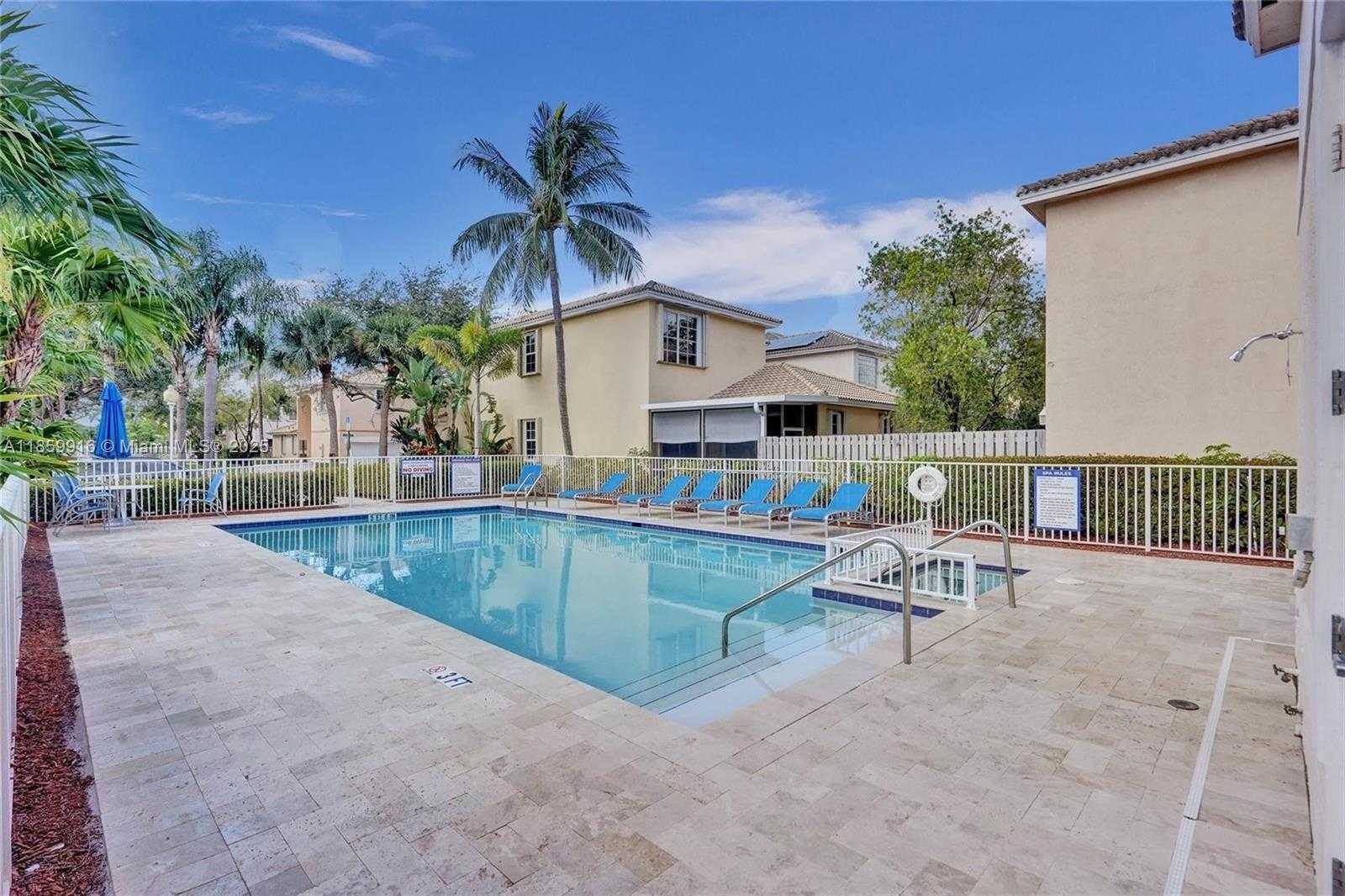 Small Image of 20911 LEEWARD CT #245-4, Aventura Number 4