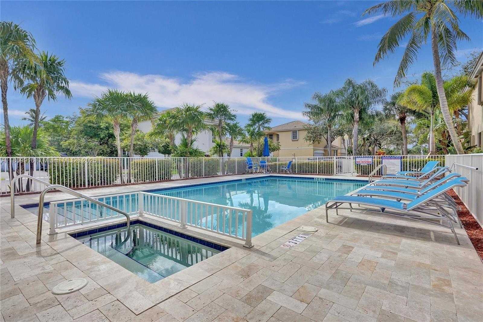 Small Image of 20911 LEEWARD CT #245-4, Aventura Number 5