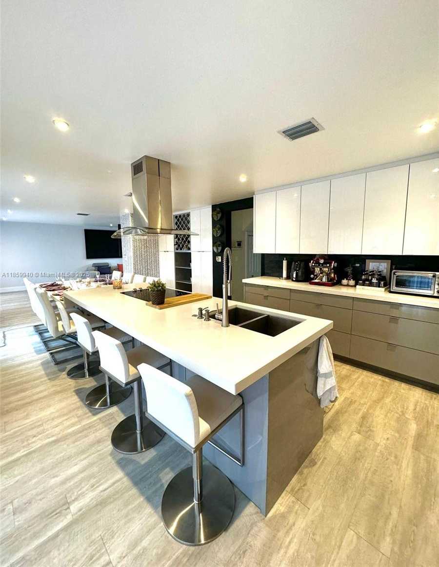 Small Image of 8224 SOUTH WEST 163RD CT, Miami Number 12