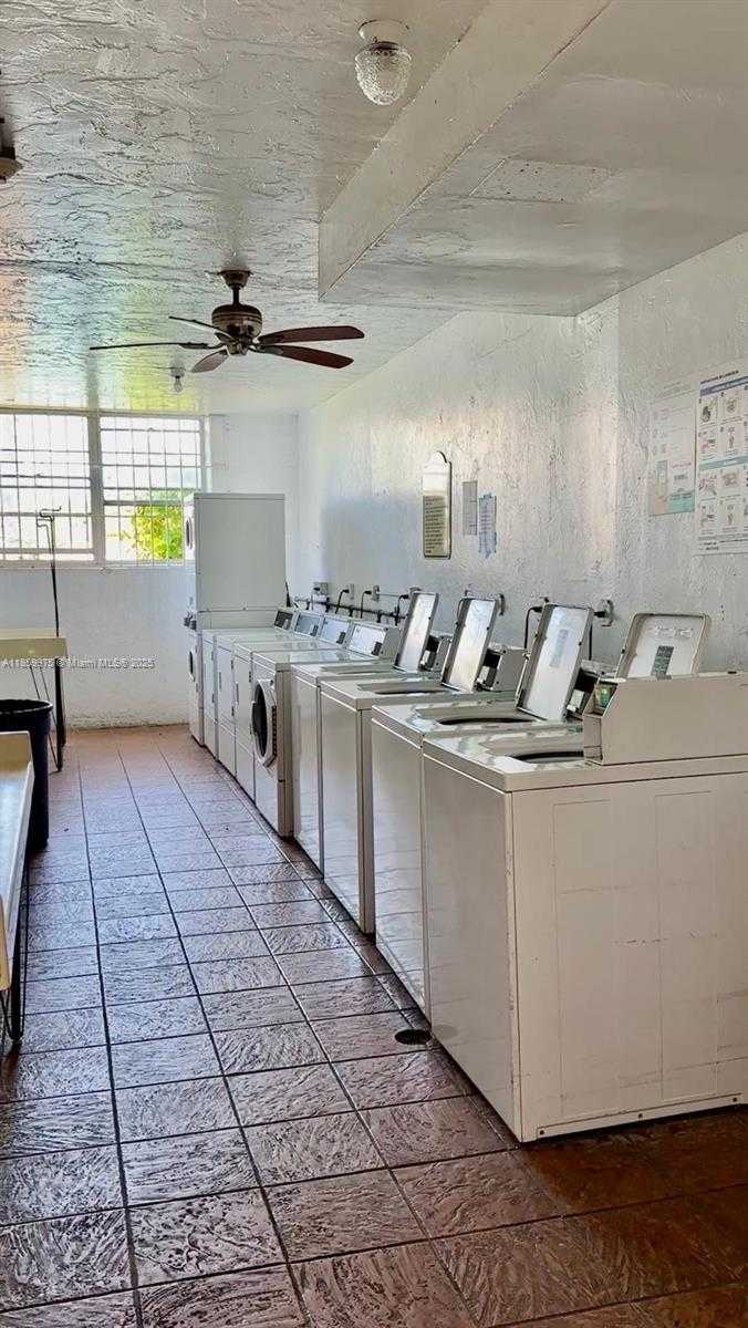 Small Image of 7900 TATUM WATERWAY DR #508, Miami Beach Number 10