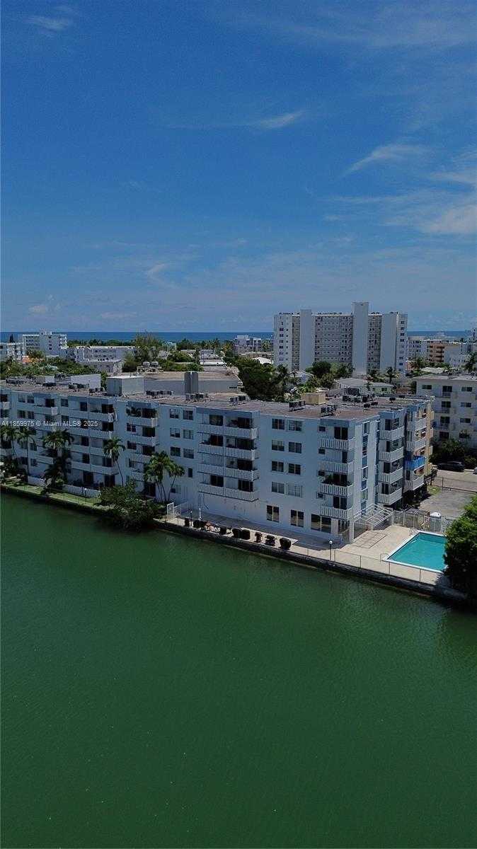 Small Image of 7900 TATUM WATERWAY DR #508, Miami Beach Number 11