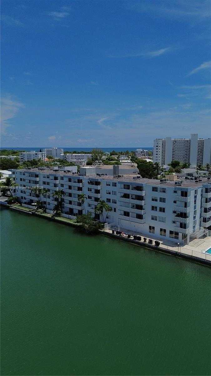 Small Image of 7900 TATUM WATERWAY DR #508, Miami Beach Number 12