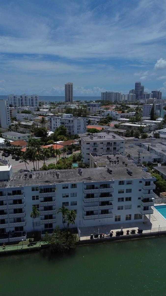 Small Image of 7900 TATUM WATERWAY DR #508, Miami Beach Number 16