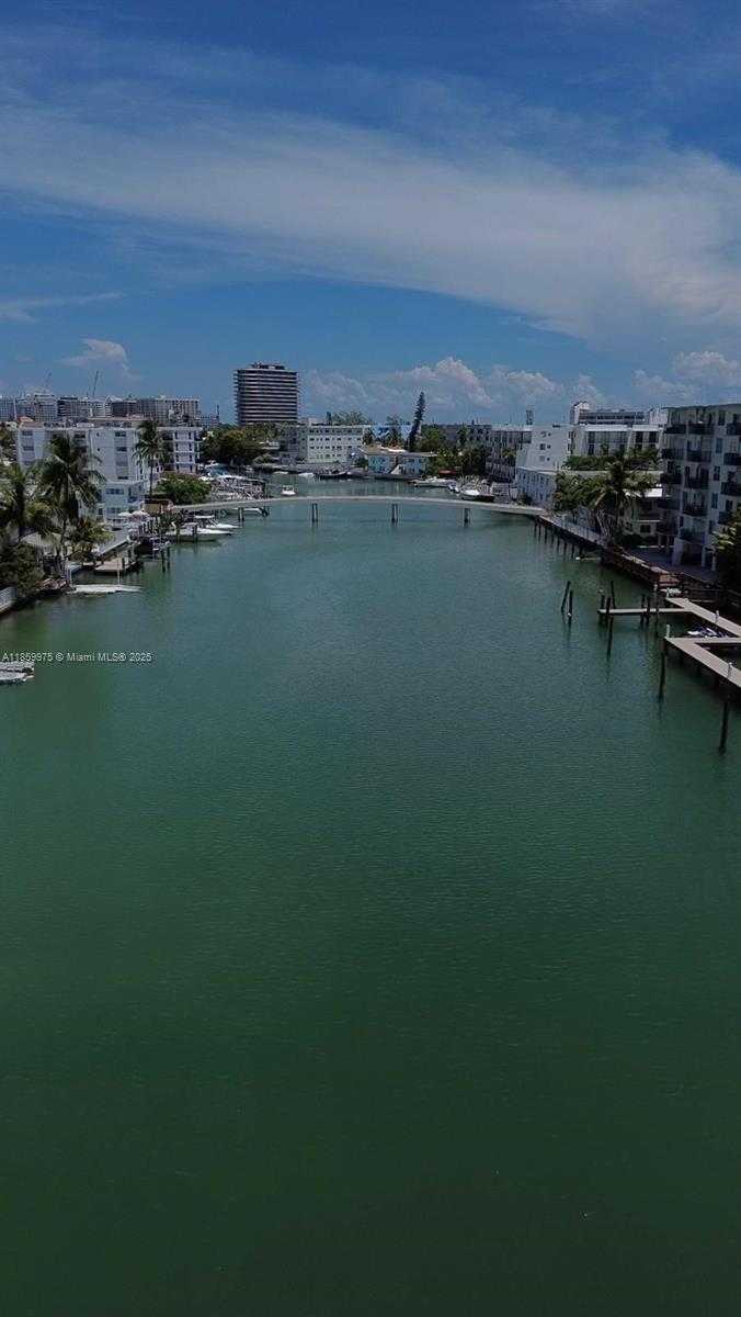 Small Image of 7900 TATUM WATERWAY DR #508, Miami Beach Number 17